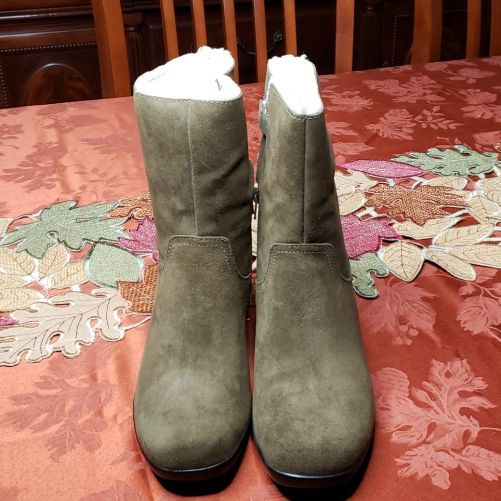 Clarks 11M